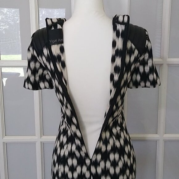 Like New Yigal Azrouël Jet Black and Bone Ikat Print Dress Size - 4 - Picture 12 of 16
